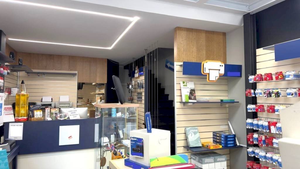 Interno - Negozio via Bonifacio Festaz, 70, Aosta - foto 3