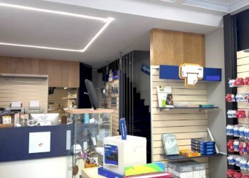 Interno - Negozio via Bonifacio Festaz, 70, Aosta - foto 3