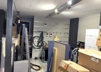 Interno - Negozio via Bonifacio Festaz, 70, Aosta - foto 7