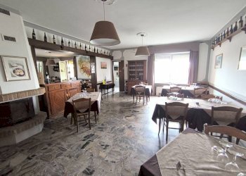 Salone - Negozio piazza Castello, 14, Cigliè - foto 9