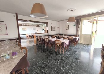 Salone - Negozio piazza Castello, 14, Cigliè - foto 12