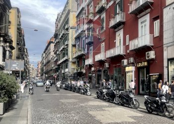 Locale Commerciale Via Basilio Puoti, Napoli (zona Montecalvario) - foto 2