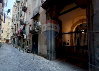 Locale Commerciale Via Basilio Puoti, Napoli (zona Montecalvario) - foto 5