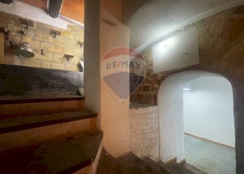 Locale Commerciale Via Basilio Puoti, Napoli (zona Montecalvario) - foto 11