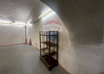 Locale Commerciale Via Basilio Puoti, Napoli (zona Montecalvario) - foto 16