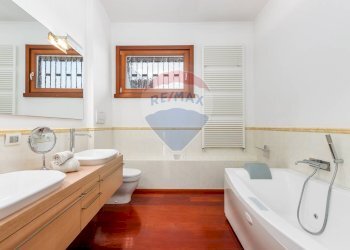 Attic via Clara Maffei, Bergamo - photo 18