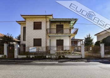 Villa Via Giosuè Carducci 18, Pinerolo - photo 1