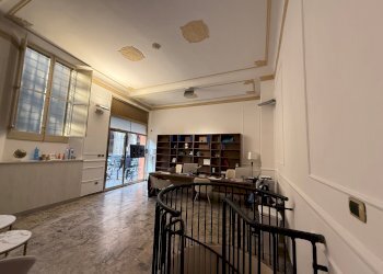 Shop piazza Galileo Galilei, 4, Bologna (neighborhood Centro Storico) - photo 4