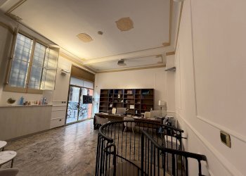 Shop piazza Galileo Galilei, 4, Bologna (neighborhood Centro Storico) - photo 3