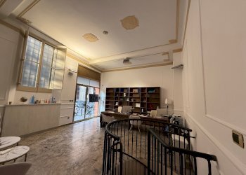 Shop piazza Galileo Galilei, 4, Bologna (neighborhood Centro Storico) - photo 5