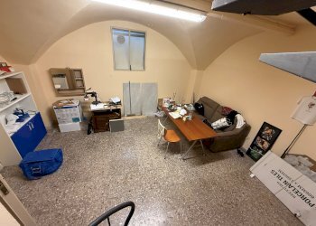 Shop piazza Galileo Galilei, 4, Bologna (neighborhood Centro Storico) - photo 8