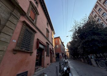 Shop piazza Galileo Galilei, 4, Bologna (neighborhood Centro Storico) - photo 12