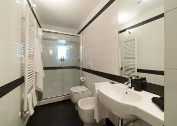 Bagno - Bilocale piazza 5 Lampadi, 19, Genova (zona Centro Storico) - foto 5