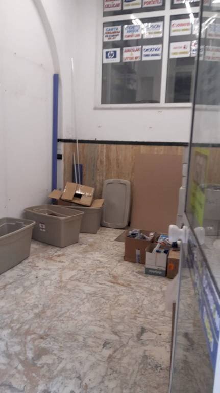 Interno non residenziale - Negozio via Giovanni Torti, 73, Genova (zona Marassi) - foto 2