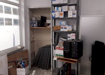 Interno non residenziale - Negozio via Giovanni Torti, 73, Genova (zona Marassi) - foto 3