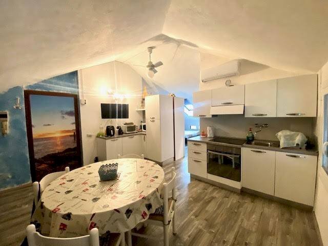 1497_1235784_huiwe.jpg - Mansarda Via P. Ratti 44, Ameglia - foto 2