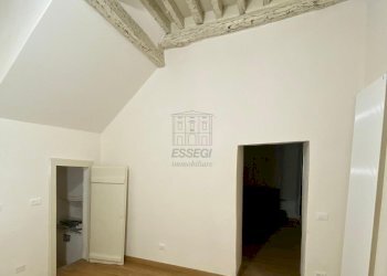 7c4626a3-f970-4f95-acd9-e25c491e7785.JPG - Locale Commerciale Via dei Diversi, Lucca - foto 1