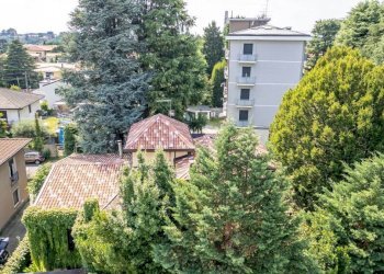 ESTERNI - Villa via Ambrogio Colombo, 28, Gorla Minore - foto 9