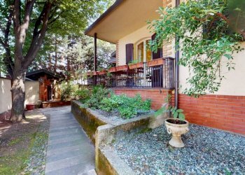 ESTERNI - Villa via Ambrogio Colombo, 28, Gorla Minore - foto 9