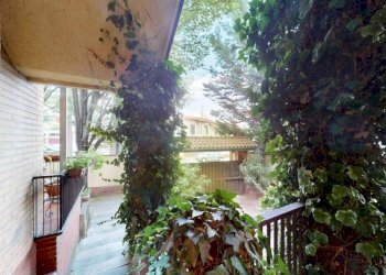 BALCONE - Villa via Ambrogio Colombo, 28, Gorla Minore - foto 23