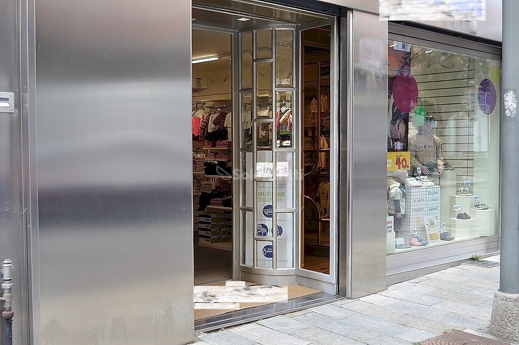 VETRINE - Locale Commerciale Via Mazzini Giuseppe 3, Settimo Torinese - foto 1