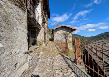 Stradina alta che conduce al garage.jpg - Villa via case garoni 29, Intragna - photo 21