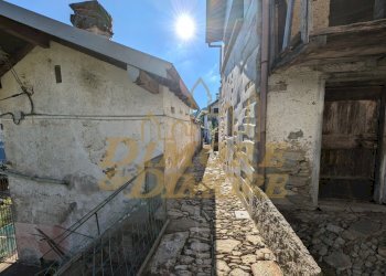 Stradina alta 2 che conduce al garage.jpg - Villa via case garoni 29, Intragna - photo 22