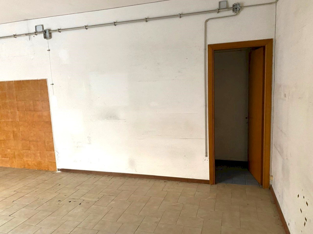 WhatsApp Image 2024-10-15 at 19.12.00.jpeg - Locale Commerciale Via Imperatore Adriano, Tivoli - foto 3