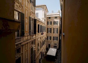 esposizione.jpg - Appartamento Vico Superiore di Pellicceria 1, Genova - foto 8