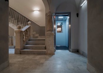 vano scale.jpg - Appartamento Vico Superiore di Pellicceria 1, Genova - foto 13