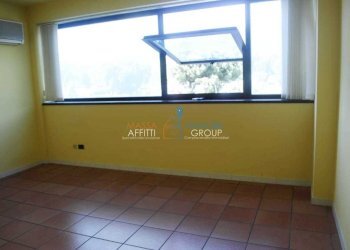 58ca76ca-f93e-4001-b758-0e704f5069fe.JPG - Ufficio Via Massa Avenza 49, Massa - foto 3