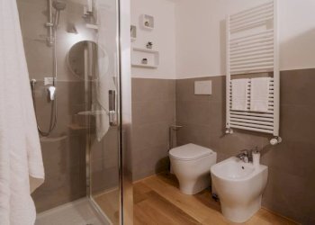 Bagno - Bilocale vico Superiore di Pellicceria, 1, Genova (zona Centro Storico) - foto 14