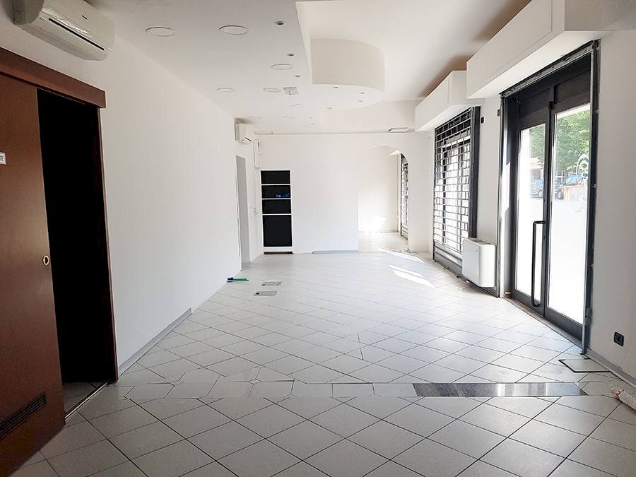 Interno non residenziale - Shop piazza Unità d'Italia, Malalbergo - photo 1