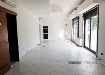 Interno non residenziale - Shop piazza Unità d'Italia, Malalbergo - photo 1