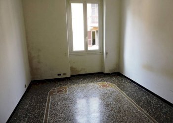 Camera 2 - Trilocale via Antonio Cantore, 23, Genova (zona Sampierdarena) - foto 9