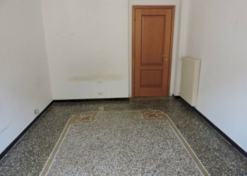 Camera 2 - Trilocale via Antonio Cantore, 23, Genova (zona Sampierdarena) - foto 10