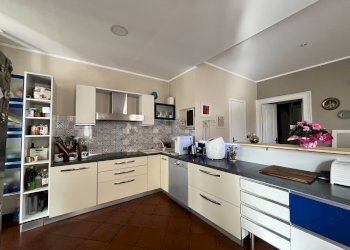 SOGGIORNO CON CUCINA A VISTA - Appartamento Villanova d'Asti - foto 13