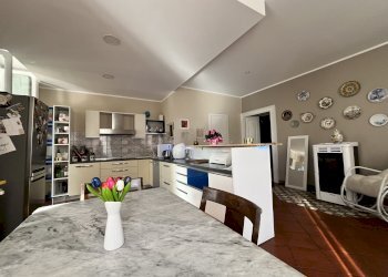 SOGGIORNO CON CUCINA A VISTA - Appartamento Villanova d'Asti - foto 11