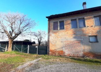 Portion of a house Via Zampeschi, Forlì - photo 1