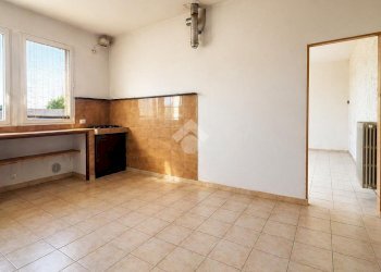 Portion of a house Via Zampeschi, Forlì - photo 3