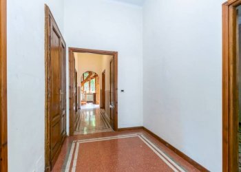 Interno palazzo - Villa corso Galileo Ferraris, 265, Torino (zona Santa Rita) - foto 5