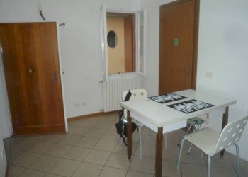 Stanza arredata - Appartamento via Augusto Aglebert, Bologna (zona Costa Saragozza) - foto 9