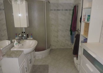 BAGNO - Three-room apartment vico Angelo Raffetto, Genova (neighborhood Sampierdarena) - photo 12