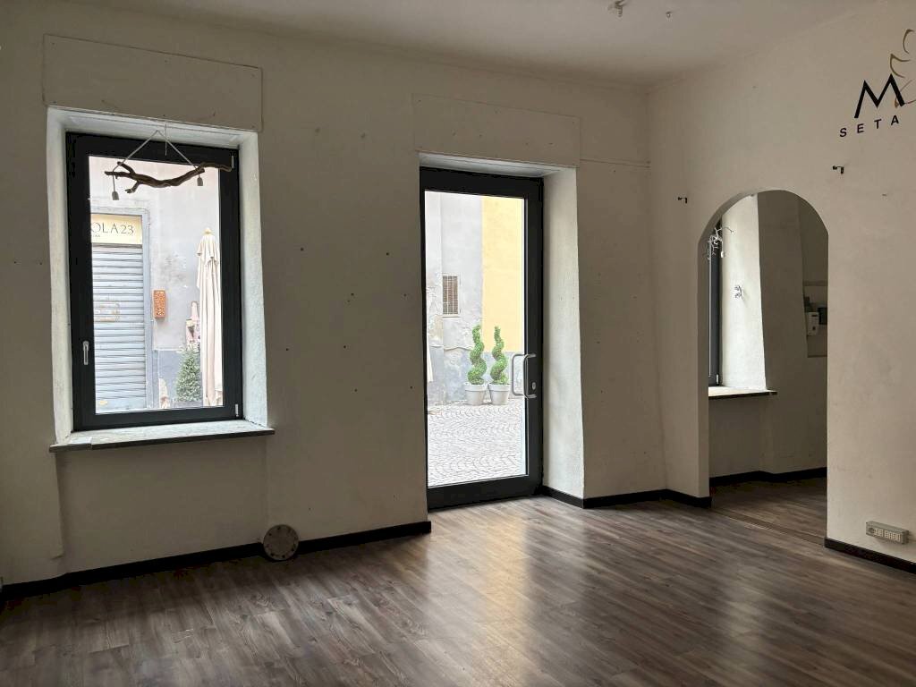 Stanza non arredata - Negozio via Caraglio, 6, Cuneo (zona Centro) - foto 3