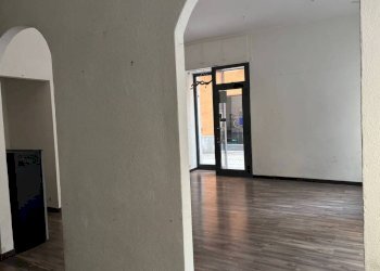 Interno palazzo - Negozio via Caraglio, 6, Cuneo (zona Centro) - foto 6