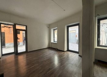 Interno non residenziale - Negozio via Caraglio, 6, Cuneo (zona Centro) - foto 7