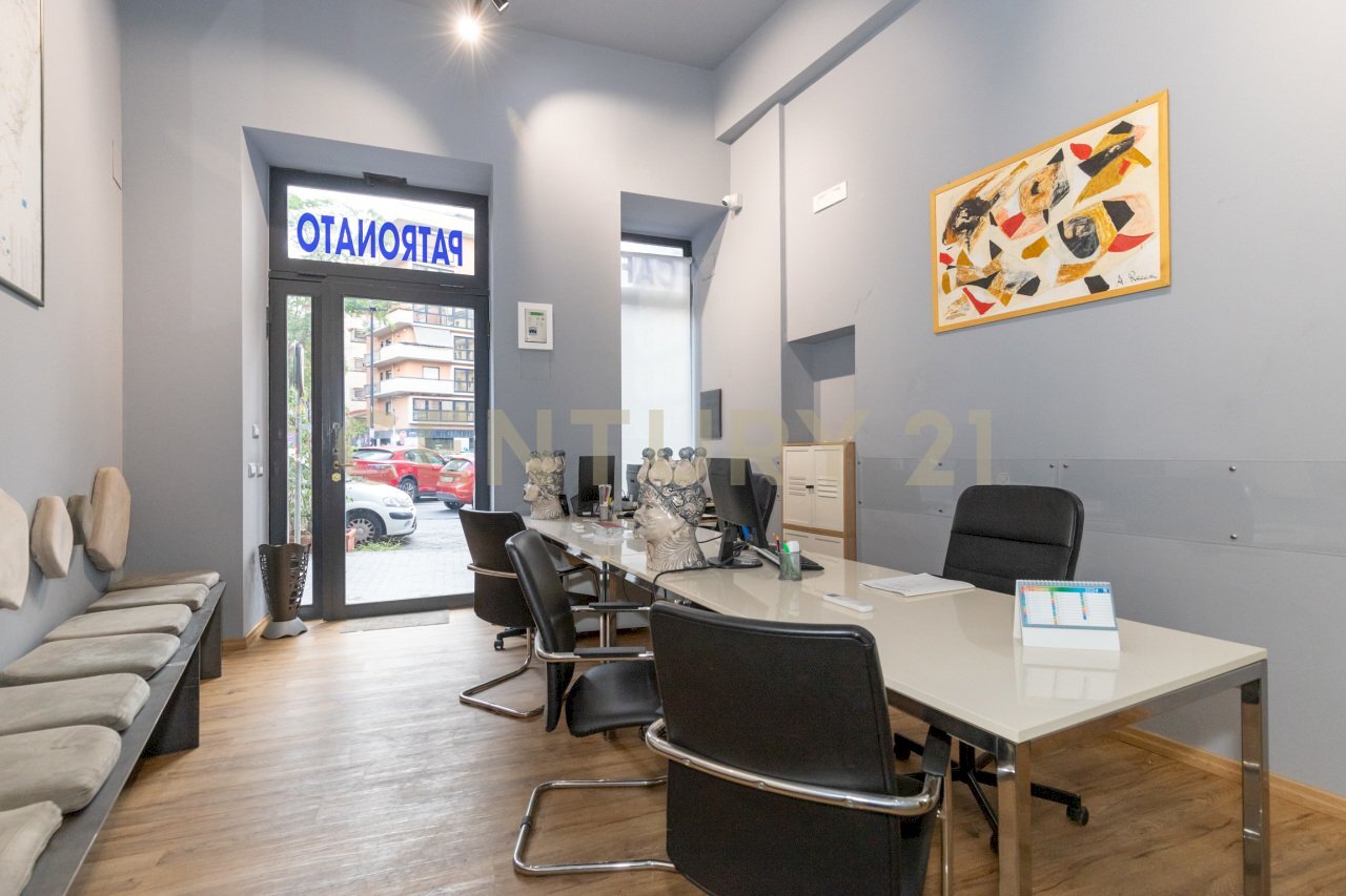 Largo Rosolino Pilo 6 CT (14).jpg - Locale Commerciale Largo Rosolino Pilo 6, Catania - foto 1