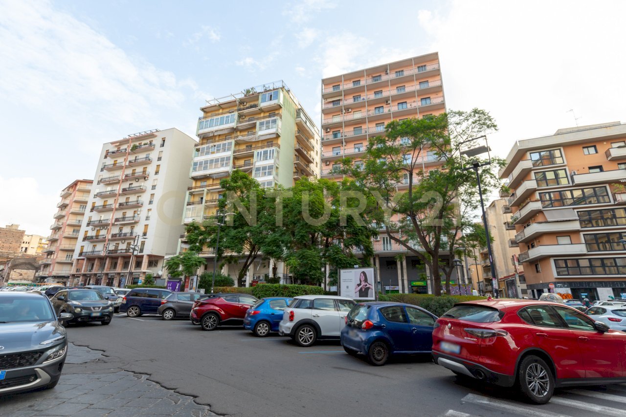 Largo Rosolino Pilo 6 CT (2).jpg - Locale Commerciale Largo Rosolino Pilo 6, Catania - foto 3