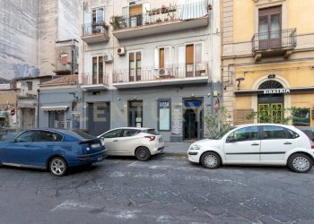 Largo Rosolino Pilo 6 CT (1).jpg - Locale Commerciale Largo Rosolino Pilo 6, Catania - foto 2
