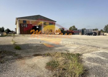 81d66c66-78d0-4d10-84fe-e99c039374b7.jpeg - Locale Commerciale Via Elorina, Siracusa - foto 9